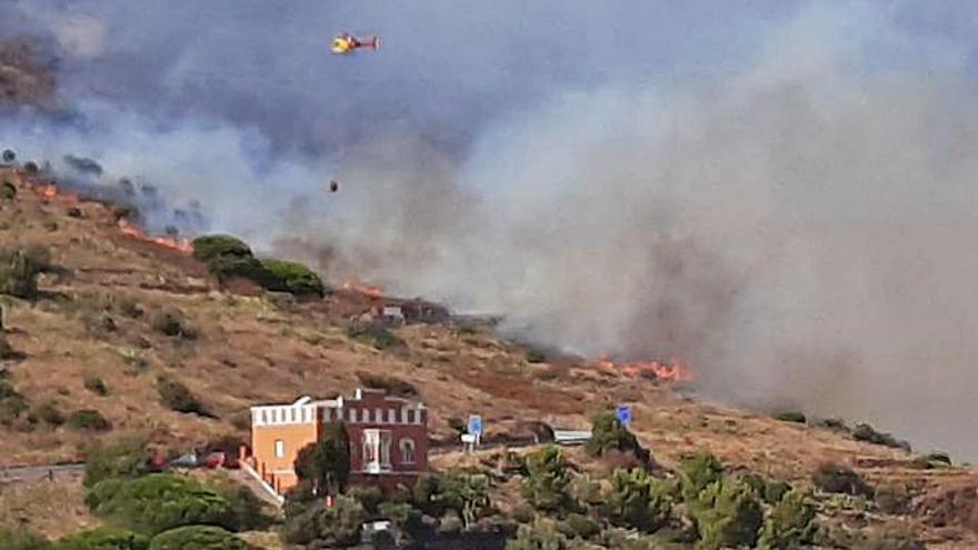 Un nou foc, ara a Portbou, torna a posar l’Empordà en estat d’alerta | AGENTS RURALS