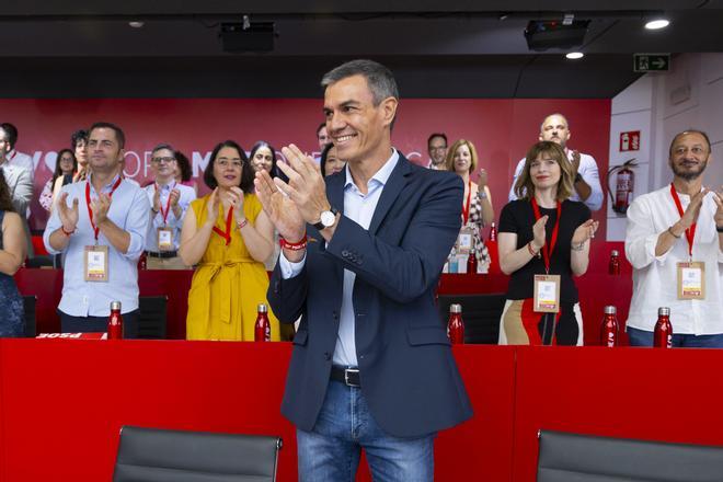 El PSOE deja manos libres a Sánchez para seguir gobernando y convocar elecciones cuando quiera