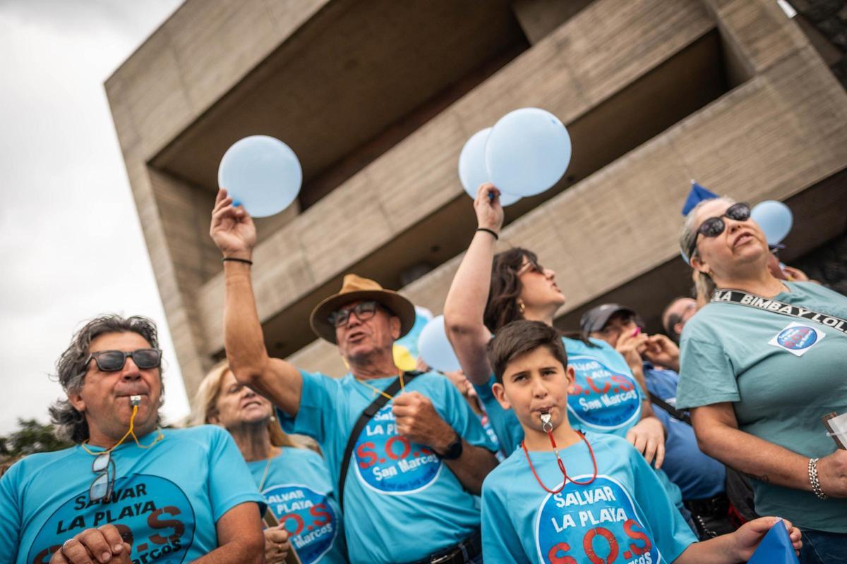 Manifestación de la plataforma ciudadana SOS Playa de San Marcos