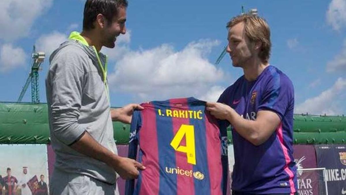 Cilic y Rakitic durante su encuentro en la Ciudad Deportiva de Sant Joan Despí