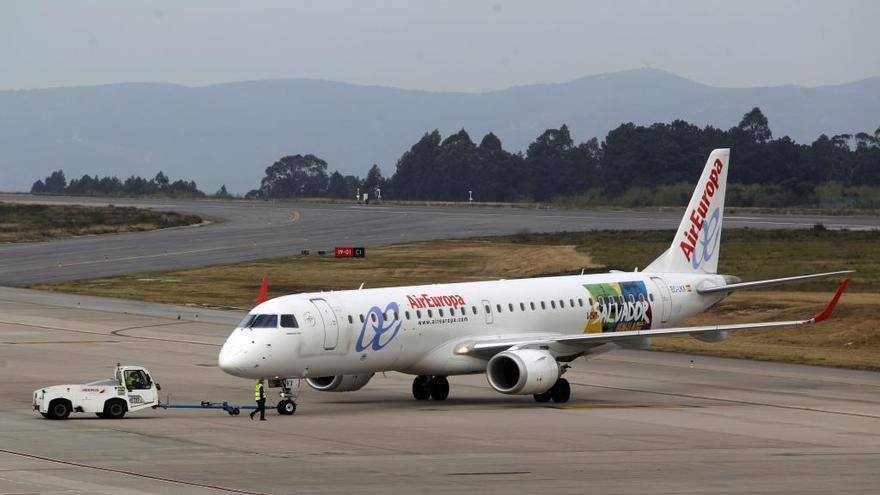 Un avión de Air Europa en Peinador, en una imagen de archivo. // Ricardo Grobas