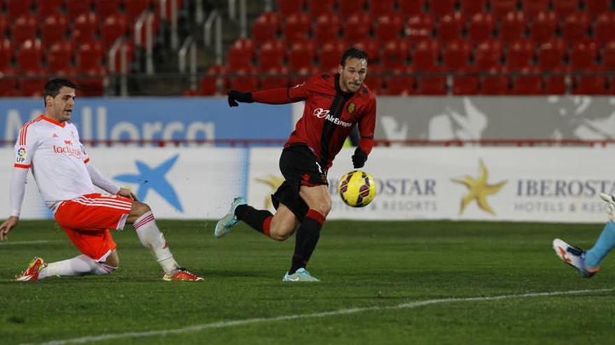 Xisco Jiménez erzielt das 1:0 gegen Osasuna.