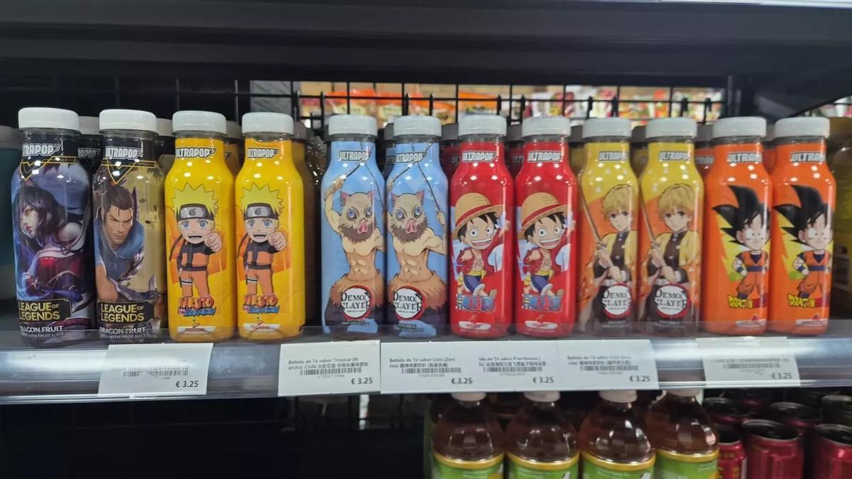 Produkte von bekannten Anime-Serien wie "One Piece" oder "Naruto".