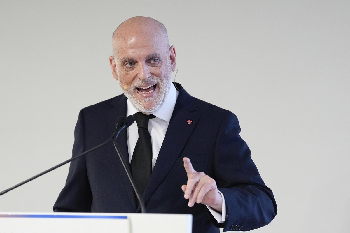 Tebas desmenteix Xavi: "LaLiga no va autoritzar absolutament res ni tenia l'OK per al tema de Messi"