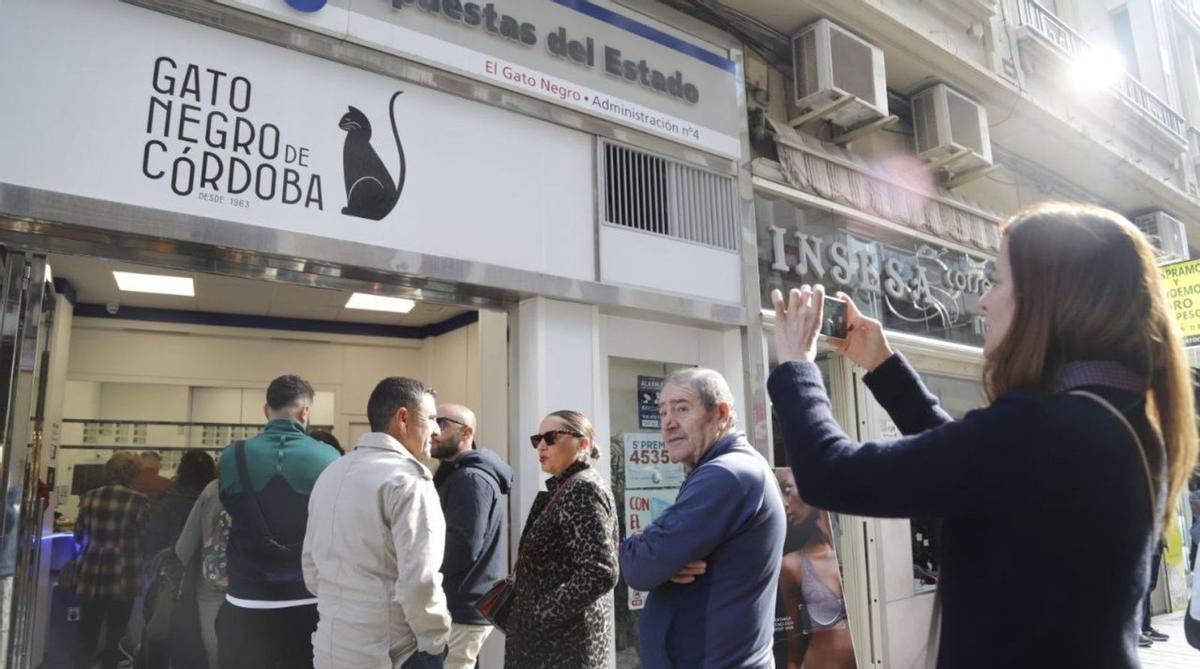 La administración de El Gato Negro, ubicada en Las Tendillas, es la más antigua de Córdoba. | A.J. GONZÁLEZ