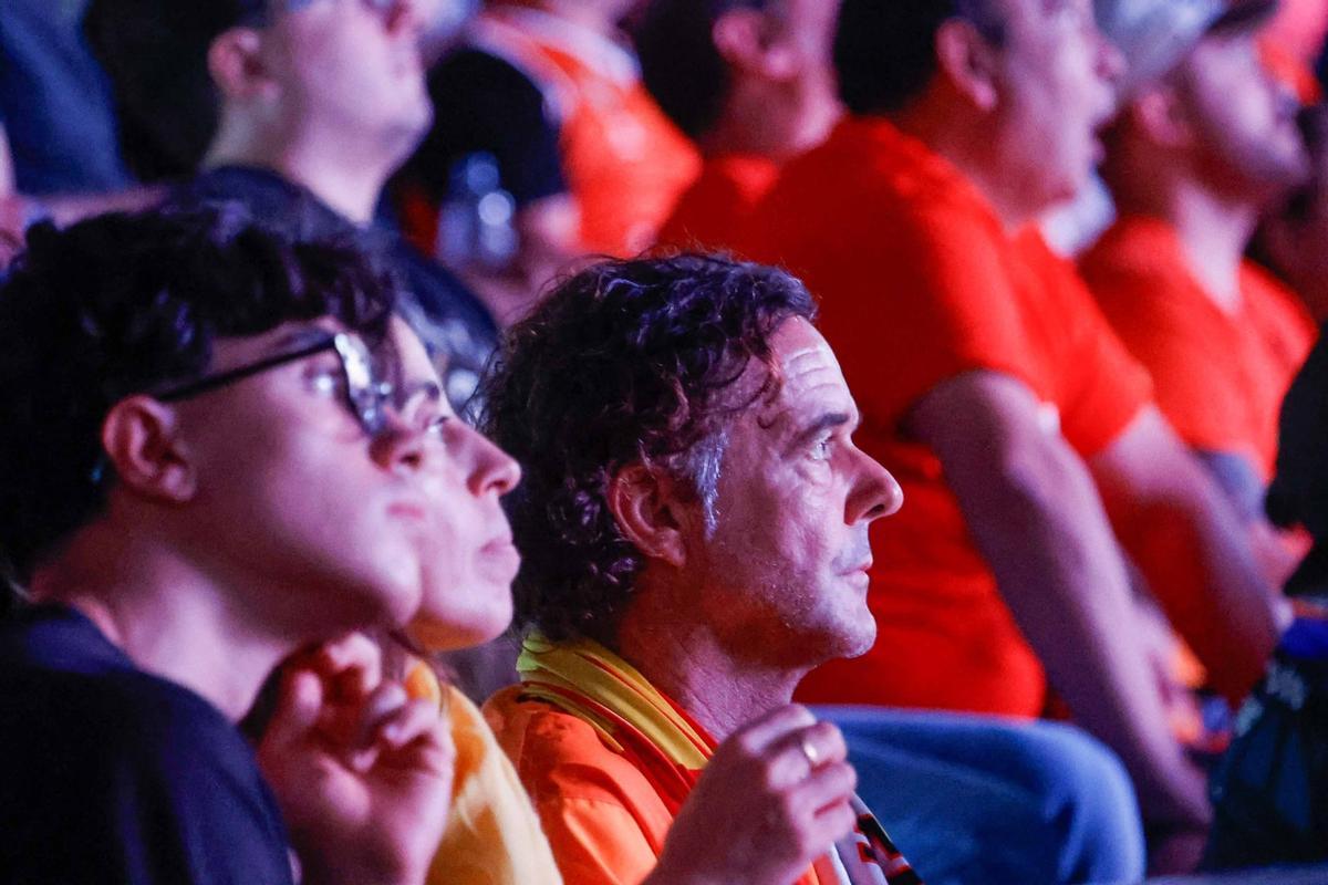 Búscate en la galería de Super: Así se vivió el Barça–Valencia Basket en el Roig Arena