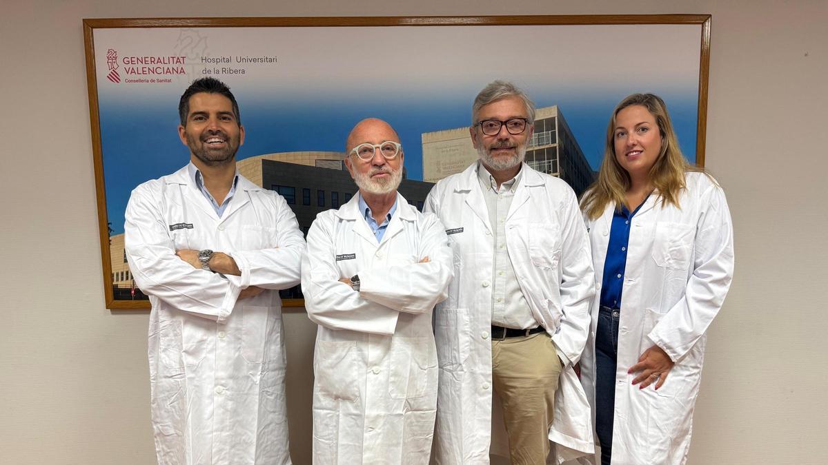 Los integrantes del equipo de Cirugía Plástica y Reparadora del Hospital de la Ribera.