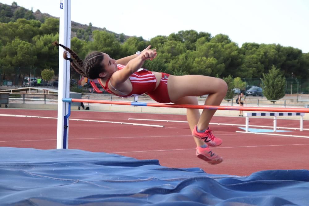 Control federativo de atletismo en Yecla