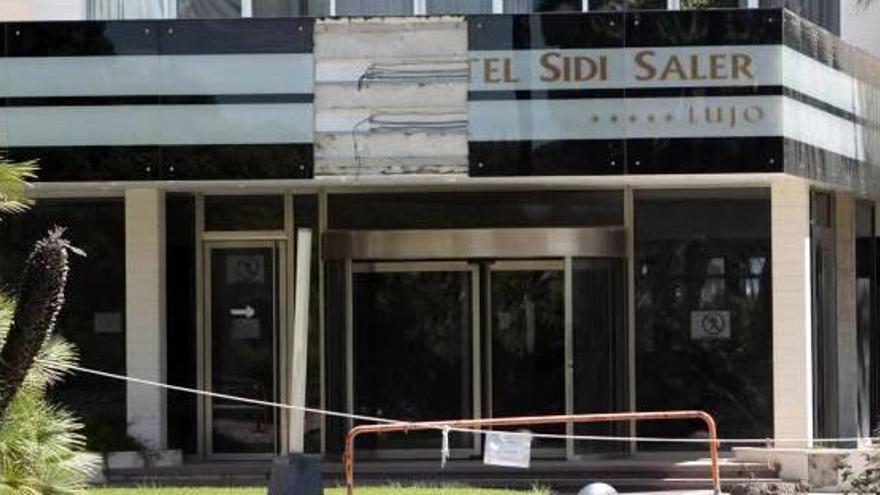 Urbanismo descarta dar   licencia al hotel Sidi Saler  y negociará el traslado
