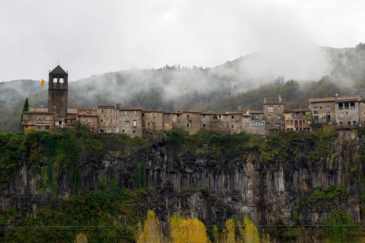 Castellfollit de la Roca, pueblos bonitos españoles en otoño