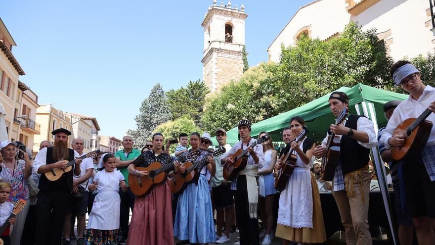 Benassal recupera un año más los antiguos oficios con su clásica Fira