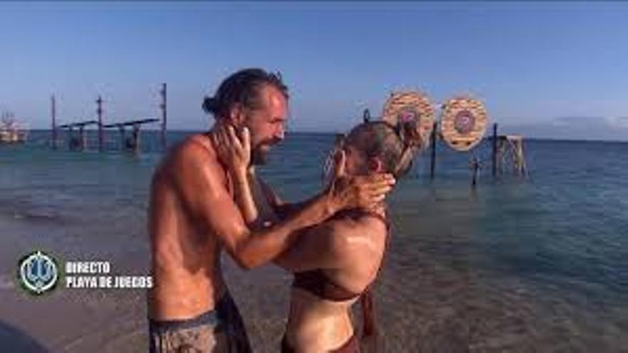 El sorprendente rencuentro de Álex Adrover con su mujer en Supervivientes: "Que haya tenido que venir para oírte decir esto"