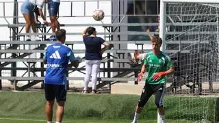 Las dudas de Westerveld en los centros laterales, un problema a resolver en el Real Zaragoza