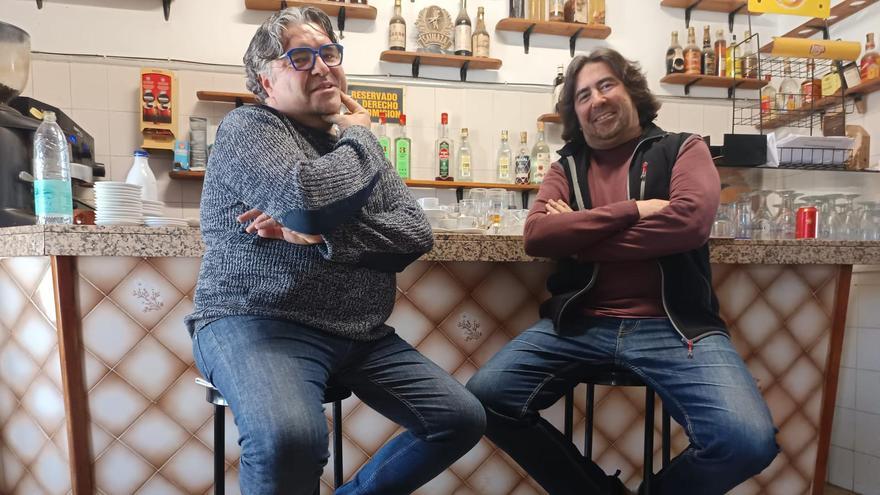 Los hermanos Martorell, Manel y Pere Joan, en sa Taverna de s'Esgleieta