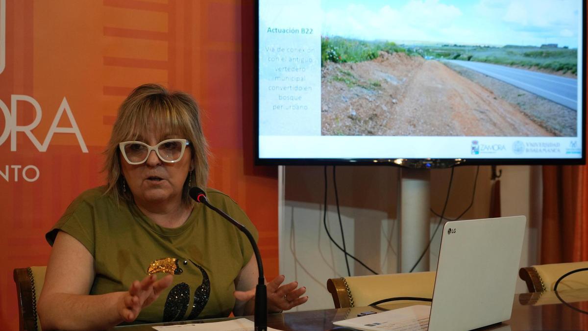 La concejala Ana Belén González presenta la nueva actuación del programa Renaturiza.