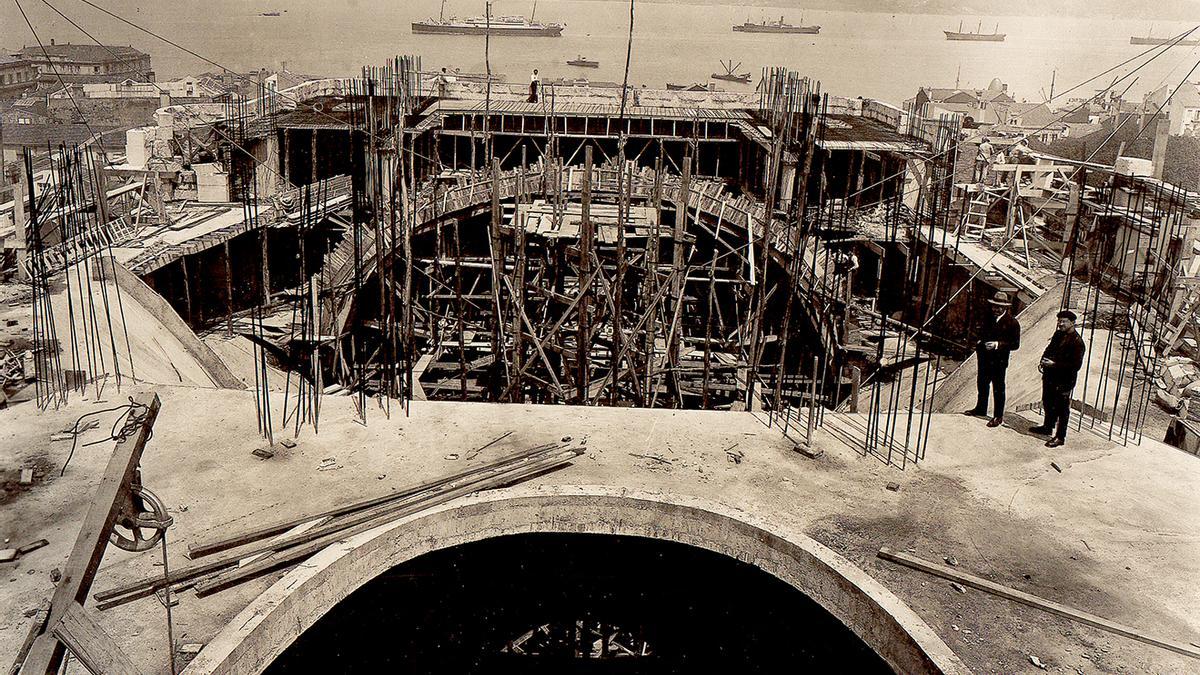 Imágenes de la construcción del teatro García Barbón, obras que se iniciaron en 1913 y concluyeron en 1927, siguiendo el proyecto del arquitecto Antonio Palacios.  Afundac ( (3).jpg