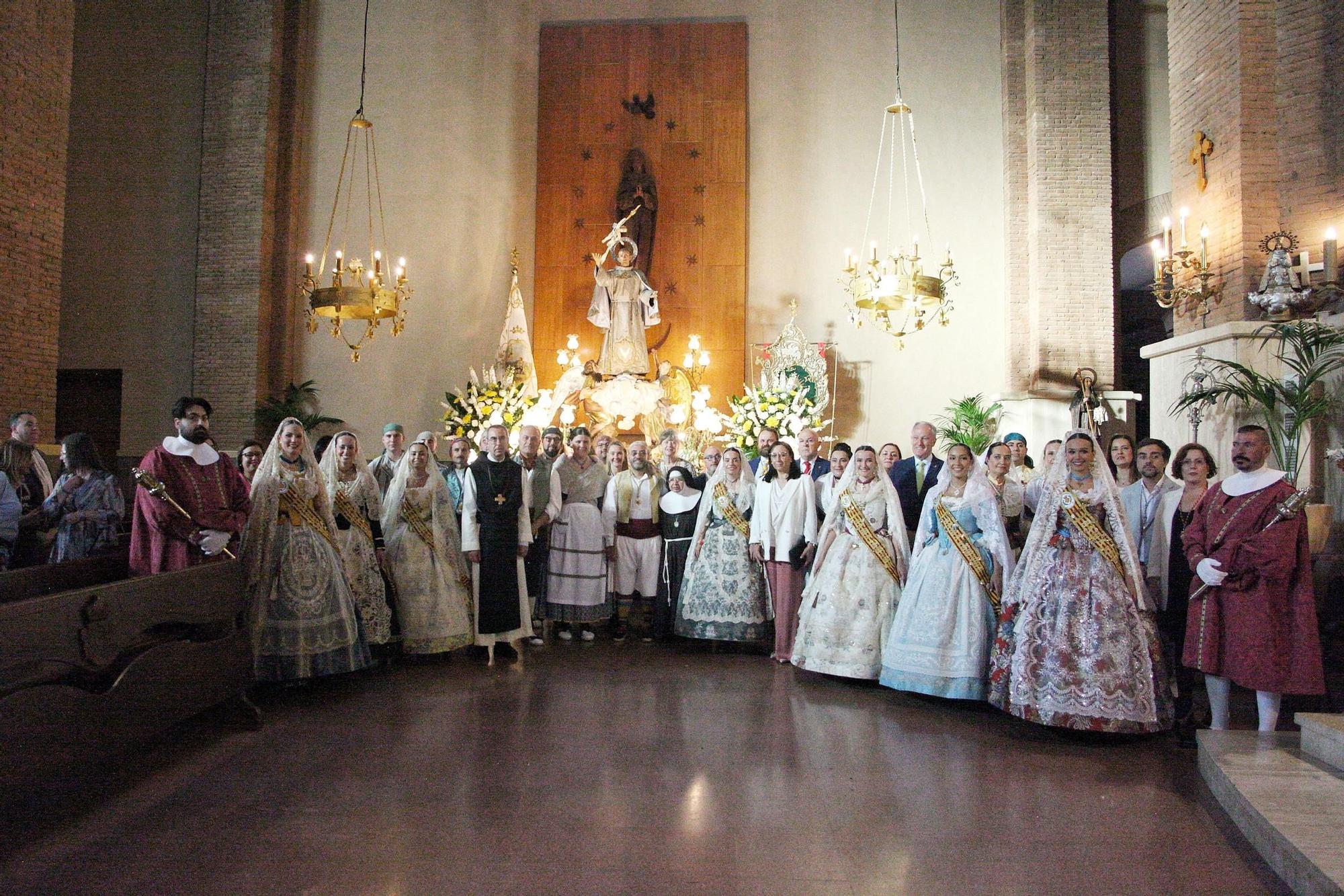 Galeria de fotos de l'ofrena de flors a Sant Pasqual en Vila-real