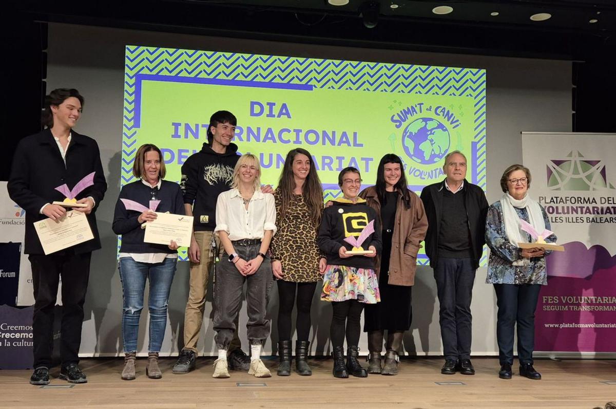 Foto de grupo de los galardonados por la Plataforma del Voluntariat de Balears. |