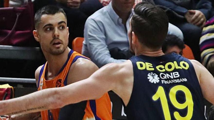 Partido de Euroliga entre el Valencia Basket y el Fenerbahce