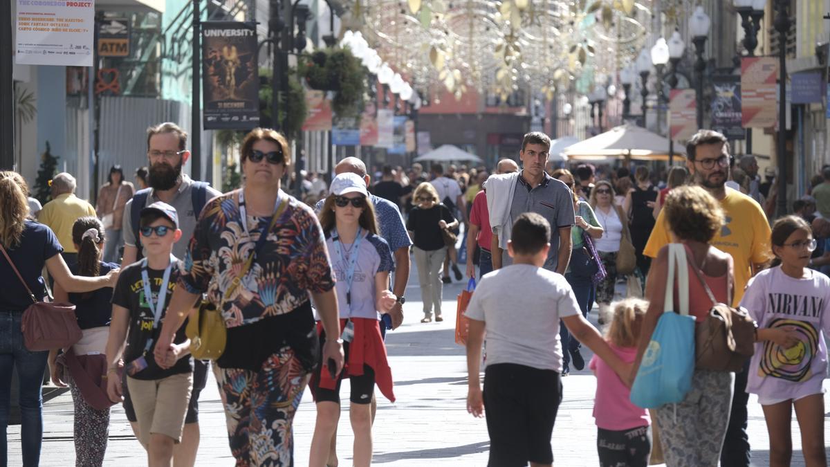 Reportaje de ambiente de compras en la ciudad, Black Friday, primera semana navideña.