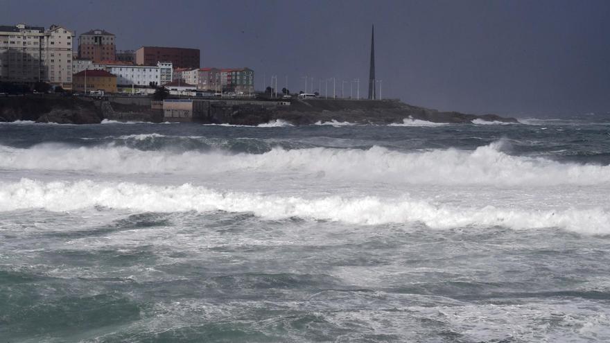 Activada la alerta naranja para este martes por temporal costero en A Coruña y Pontevedra