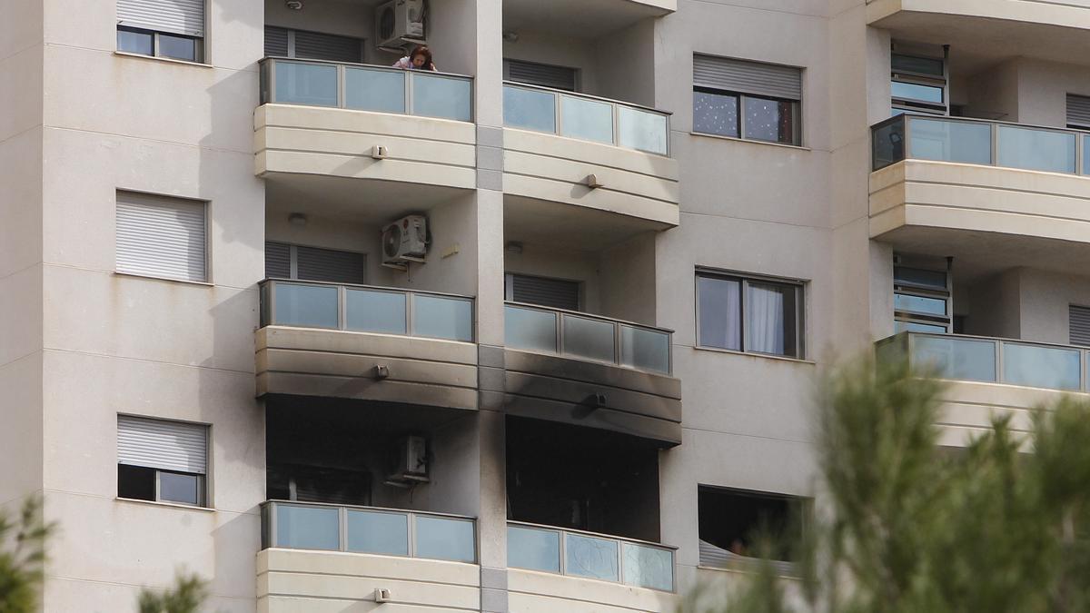 Tres personas han fallecido en en incendio en una vivienda en Villajoyosa