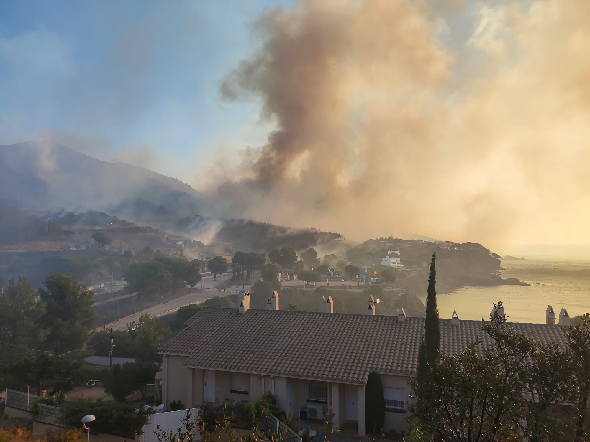 L'incendi entre Portbou i Colera