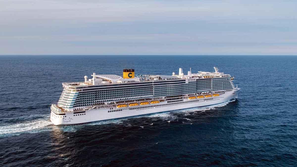El 'Costa Smeralda', que visitarà les Canàries a l'hivern, en plena navegació.