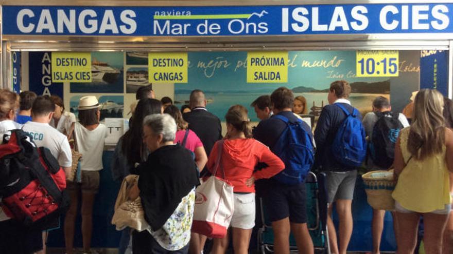 Caos en el transporte a las Islas Cíes | Incompleta vuelta a la normalidad en los viajes