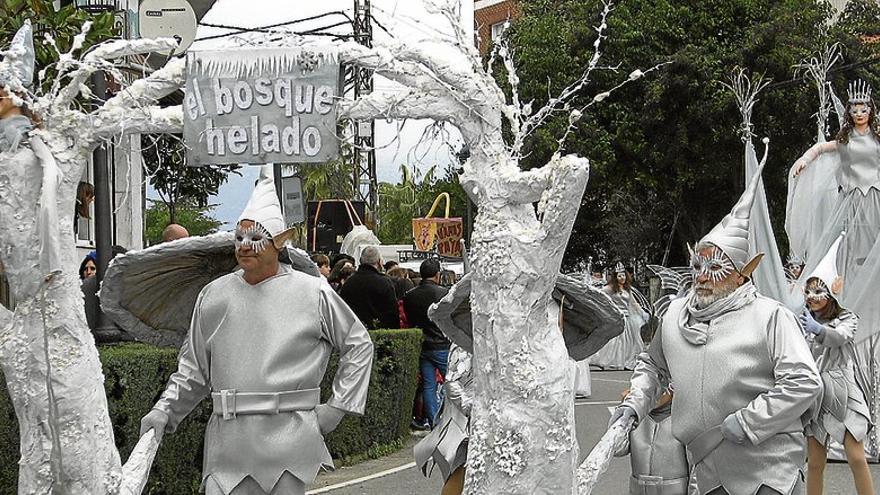 Más de mil personas participan en el desfile en Jaraíz de la Vera