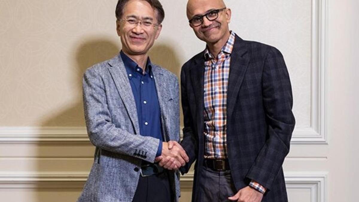 El consejero delegado de Sony, Kenichiro Yoshida, y el de Microsoft, Satya Nadella.