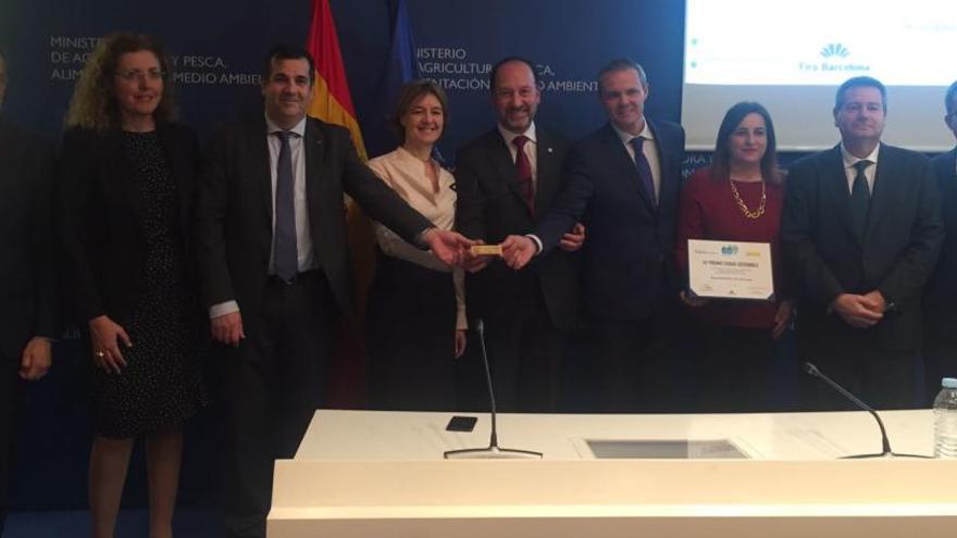 Una imagen de la entrega del premio en Madrid, con responsables municipales y de Hidraqua