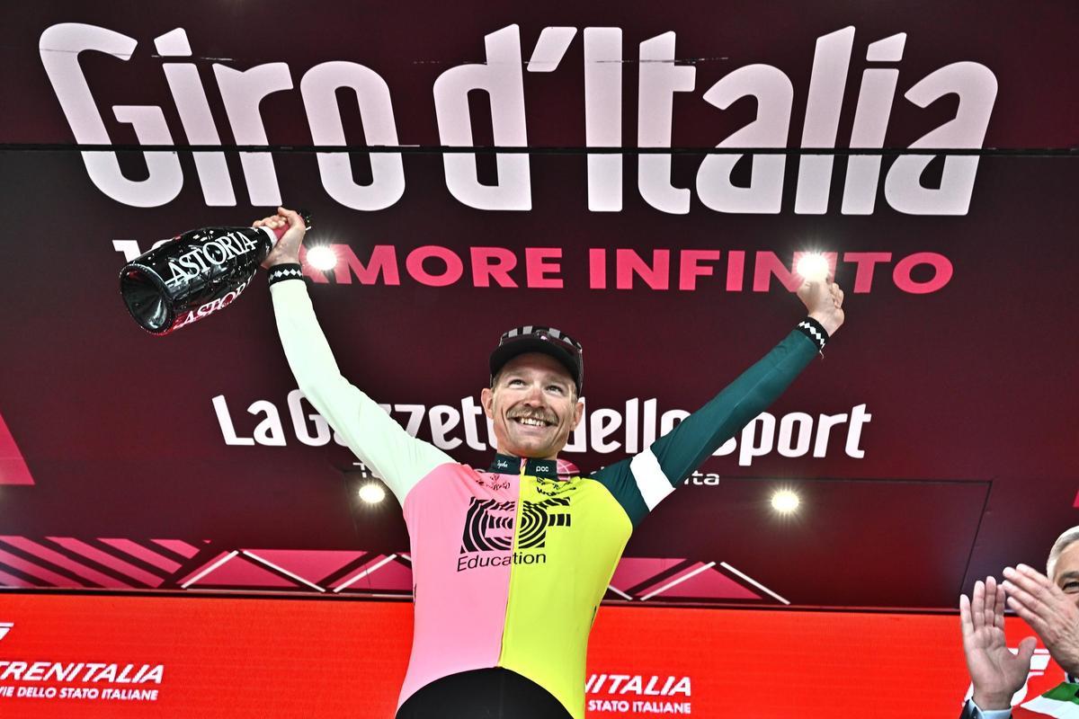Viareggio (Italy), 16/05/2023.- Danish rider Magnus Cort Nielsen of Ef Education - Easypost team celebrates on the podium after winning the 10th stage of the 2023 Giro d’Italia cycling race over 196 km from Scandiano to Viareggio, Italy, 16 May 2023. (Ciclismo, Italia) EFE/EPA/LUCA ZENNARO