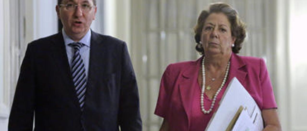 José Salinas, con la ex alcaldesa Rita Barberá.