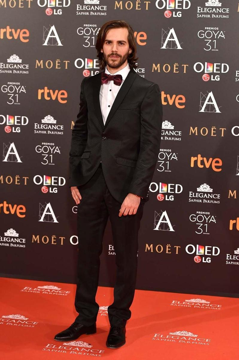 Premios Goya 2017: Marc Clotet con traje de chaqueta y pajarita