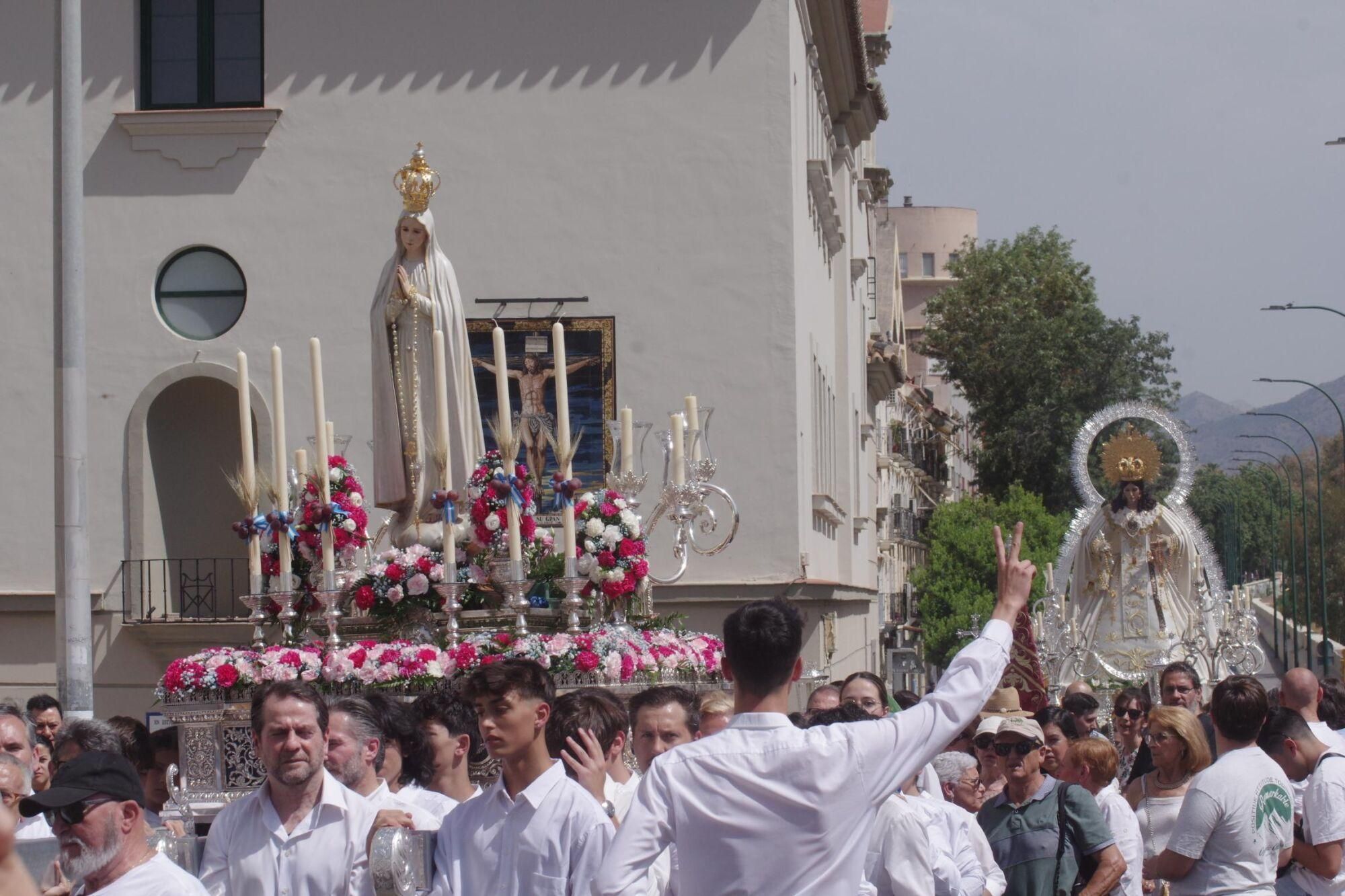 Traslado de la Virgen de Fátima y la Virgen de las Mercedes (El Tarajal) hacia sus altares por la festividad del Corpus en Málaga