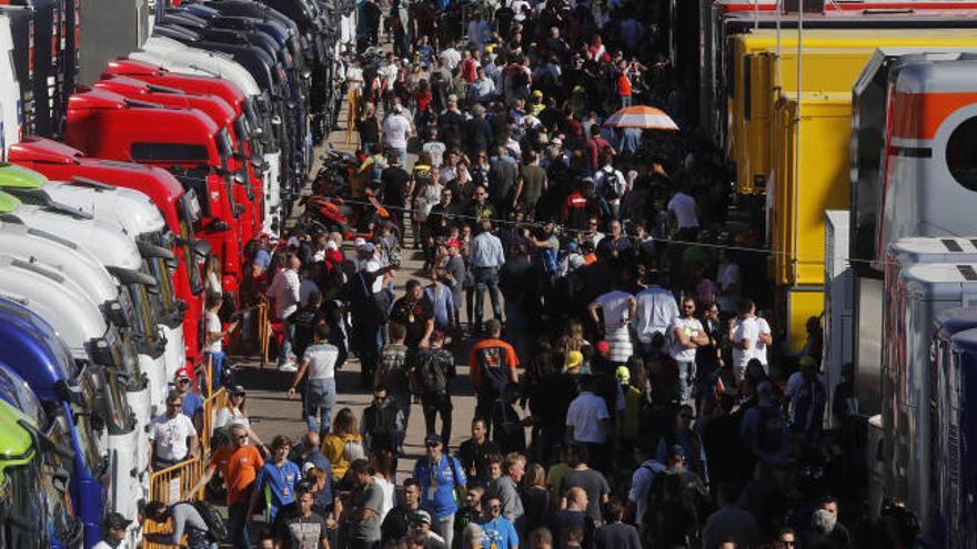 Animación en el paddock de Cheste