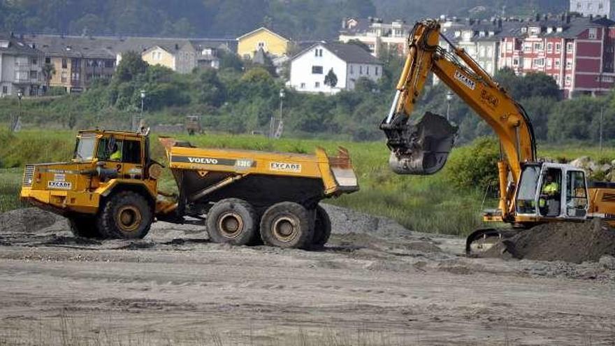 Inician la reparación del espigón de la ría y la limpieza de la Poza de Navia