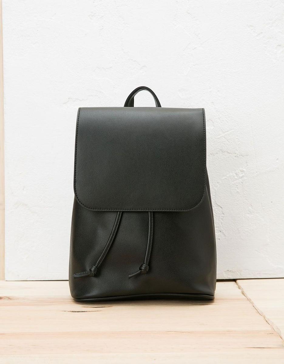 Alerta tendencia, mochila minimal de Bershka (15,99€)