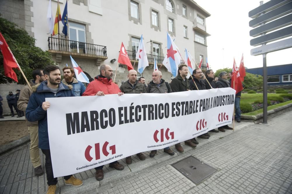 Protesta contra la puja de las primas eléctricas.