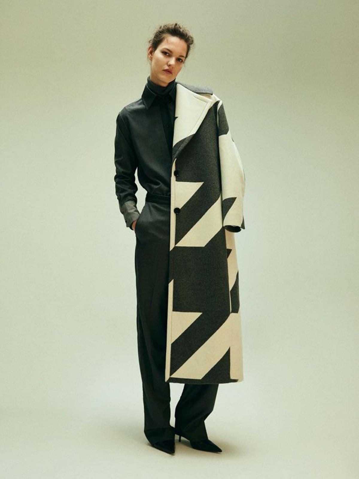 El look 'black & white' de la modelo Lucinda Schaefers