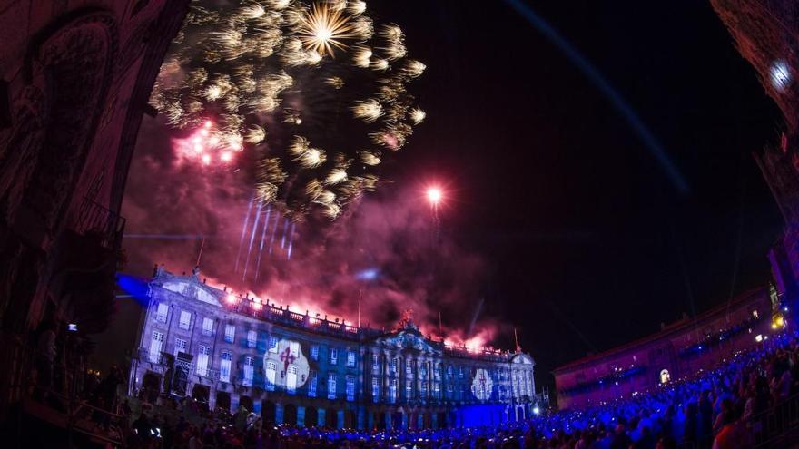 Fuegos artificiales de las fiestas del Apóstol en Santiago de Compostela el año pasado // Óscar Corral