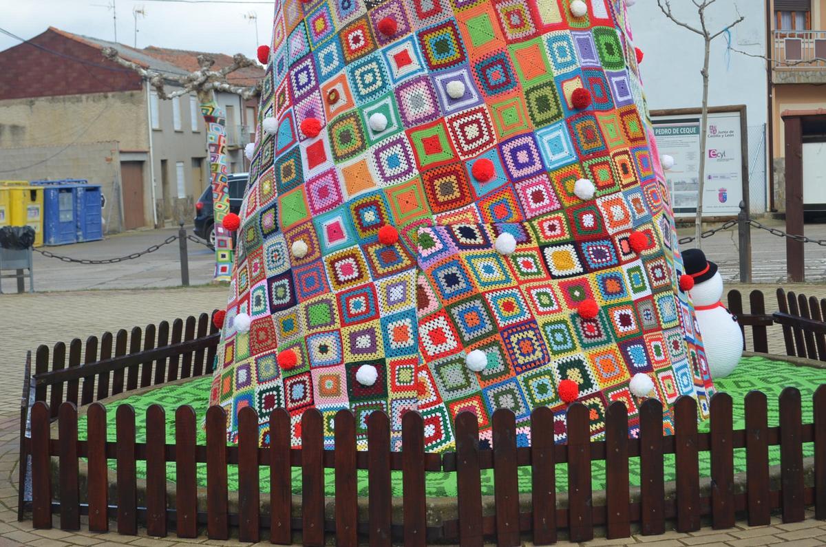 Así decora San Pedro de Ceque el pueblo por Navidad