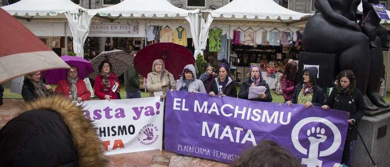 La manifestación de ayer en la plaza de la Escandalera de Oviedo.