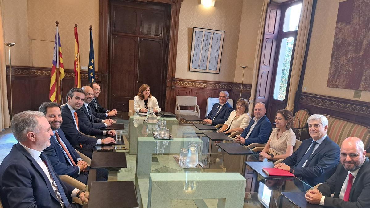 DEUDA BALEARES | El Govern firma cuatro préstamos a largo plazo de 490 millones con Abanca, Sabadell, Bankinter y Santander