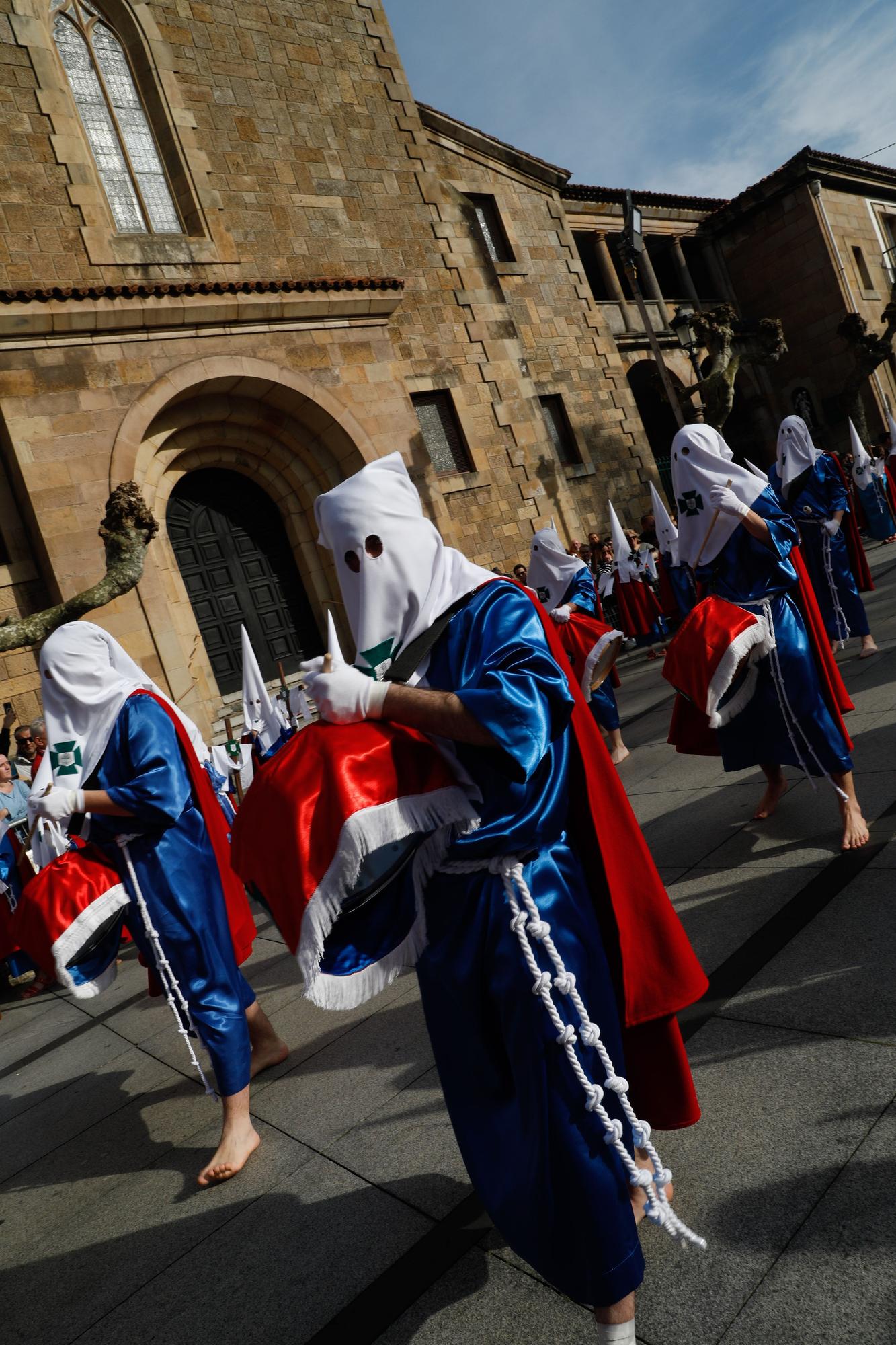 EN IMÁGENES: Emocionante sermón del Desenclavo y procesión del Santo Entierro