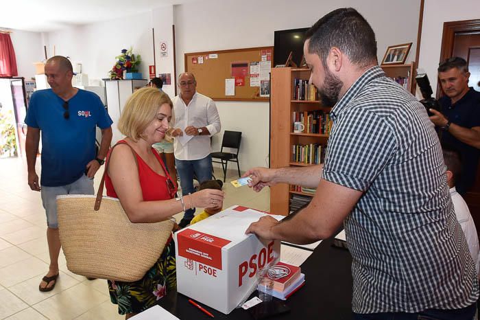 Votantes en las Primarias del Partido Socialista ...