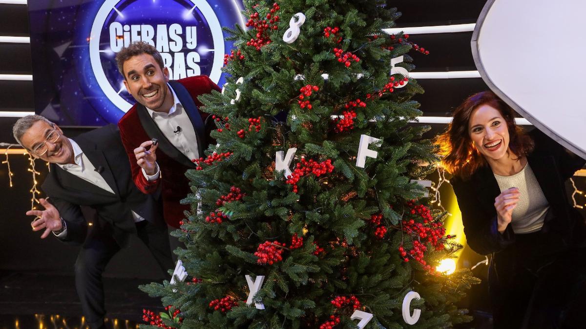 David Calle, Aitor Albizua y Elena Herráiz, en el especial navideño de 'Cifras y letras'