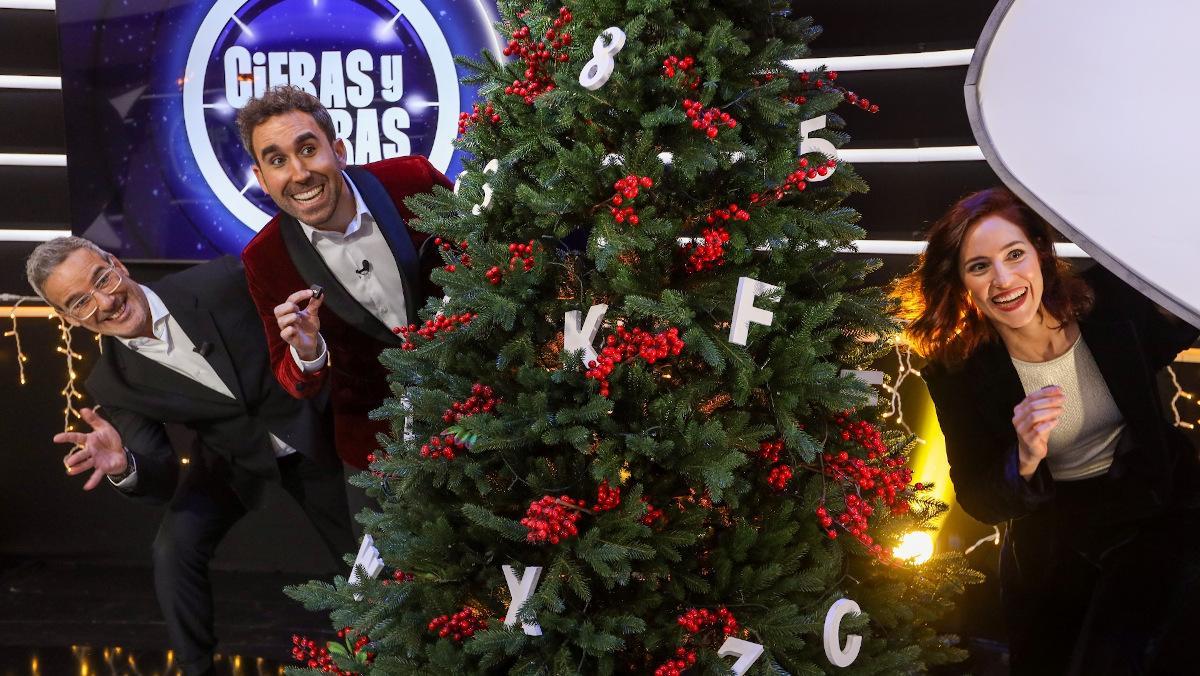 David Calle, Aitor Albizua y Elena Herráiz, en el especial navideño de 'Cifras y letras'