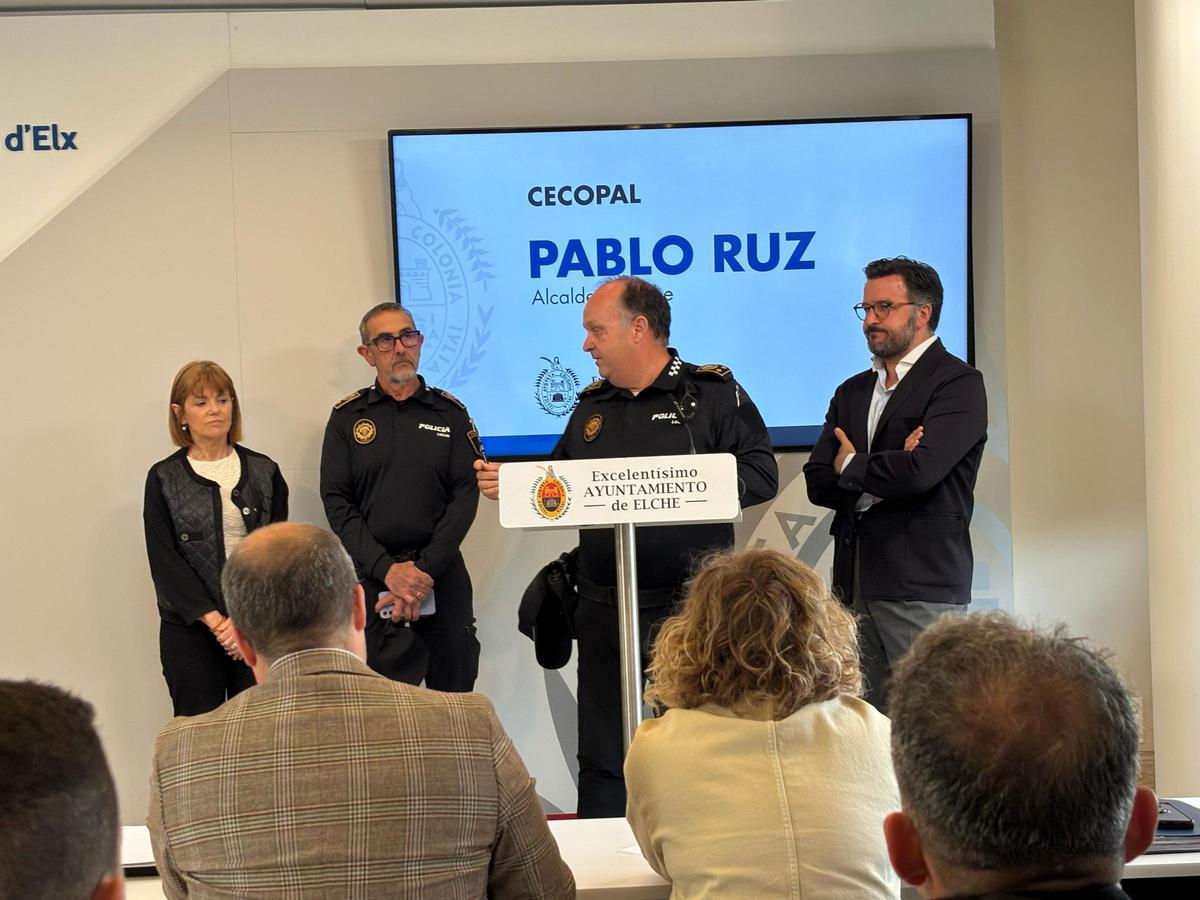 El comisario de la Policía Local de Elche agradece el reconocimiento hacia la Policía Local realizado por el alcalde y la concejala Aurora Rodil